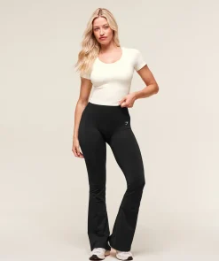 Everyday Seamless Tight Fit Crew Neck Tee